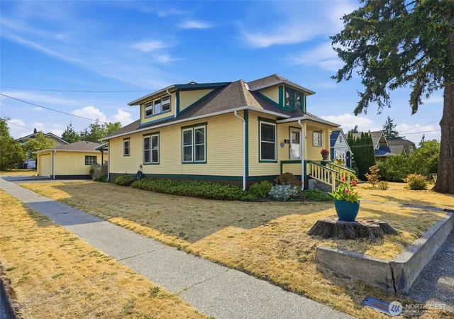 Photo 2 of Single family home for sale at 218 Evergreen St, Mount Vernon, WA 98273 | MLS# NWM2569643 | Listing updated on 2026-09-24