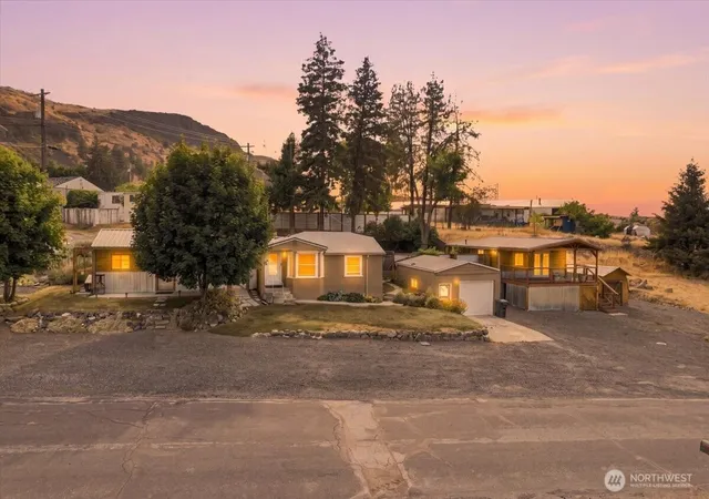 Single family home for sale at 810 Spokane Way, Grand Coulee, WA 99133 | MLS# NWM2569797