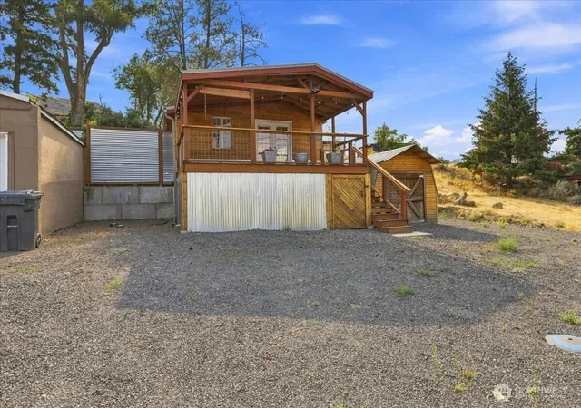 Photo 3 of Single family home for sale at 810 Spokane Way, Grand Coulee, WA 99133 | MLS# NWM2569797 | Listing updated on 2026-09-23