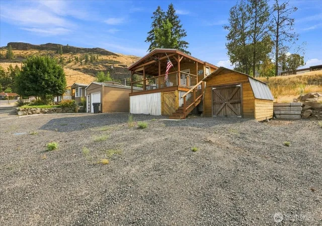 Photo 4 of Single family home for sale at 810 Spokane Way, Grand Coulee, WA 99133 | MLS# NWM2569797 | Listing updated on 2026-09-23