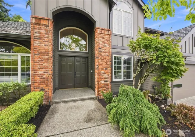 Photo 2 of Sale Pending at 7525 120th Pl Se, Newcastle, WA 98056 | MLS# NWM2569811 | Listing updated on 2026-10-03