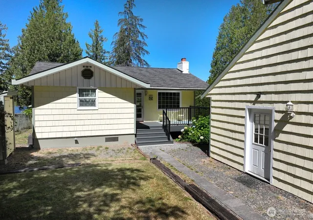 Photo 3 of Sale Pending at 1301 150th Pl Nw, Marysville, WA 98271 | MLS# NWM2569871 | Listing updated on 2026-09-21