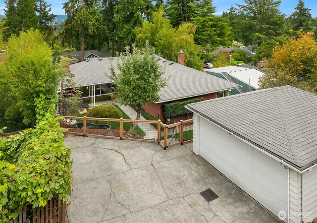 Photo 2 of Single family home for sale at 6635 57th Ave Ne, Seattle, WA 98115 | MLS# NWM2569902 | Listing updated on 2026-09-18