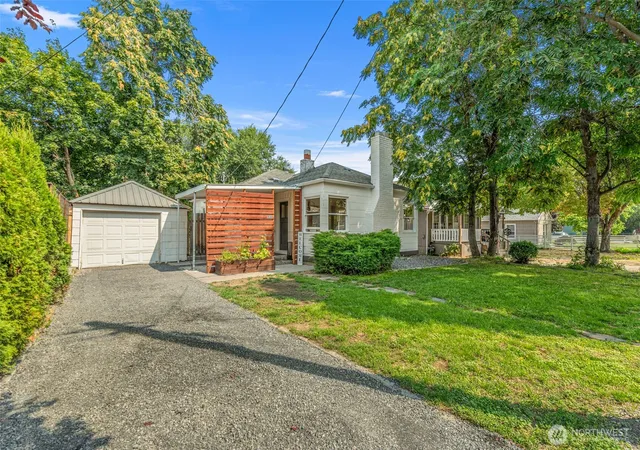 Photo 1 of Sale Pending at 938 Washington St, Wenatchee, WA 98801 | MLS# NWM2570000 | Listing updated on 2026-09-11