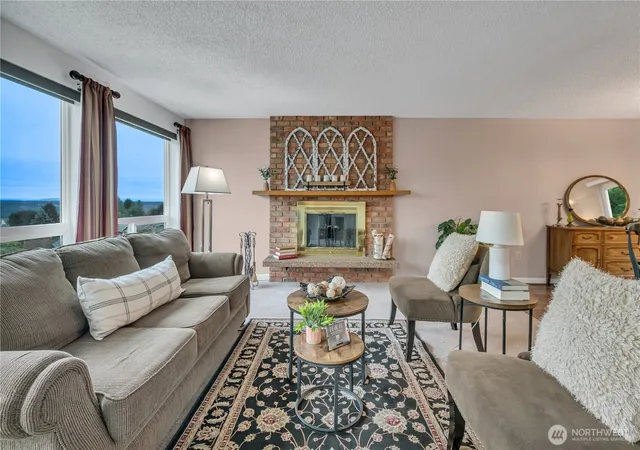 Photo 4 of Single family home for sale at 29939 56Th Pl S, Auburn, WA 98001 | MLS# NWM2570019 | Listing updated on 2026-09-29