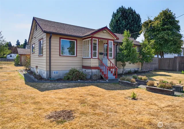 Photo 3 of Single family home for sale at 903 S Albert St, Port Angeles, WA 98362 | MLS# NWM2570066 | Listing updated on 2026-10-02
