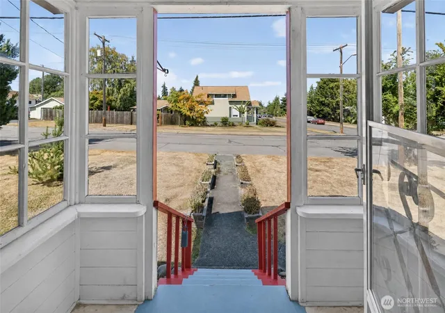 Photo 4 of Single family home for sale at 903 S Albert St, Port Angeles, WA 98362 | MLS# NWM2570066 | Listing updated on 2026-10-02
