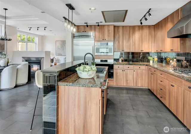 Townhouse for sale at 17 W Mercer St #TH7, Seattle, WA 98119 | MLS# NWM2570074