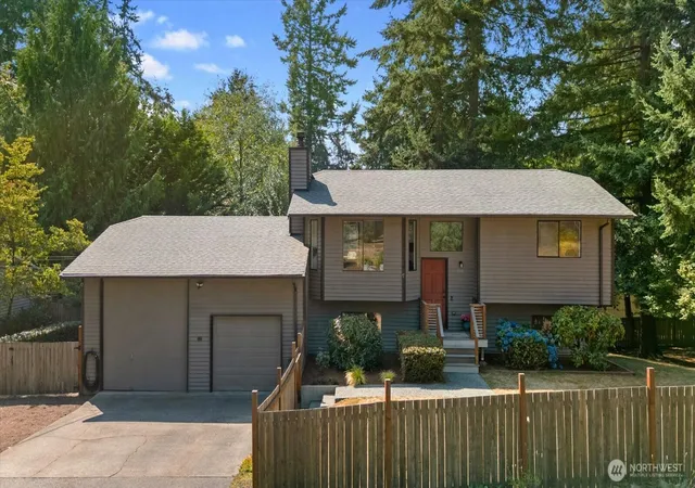 Photo 1 of Single family home for sale at 1511 N Lake Stickney Dr, Lynnwood, WA 98087 | MLS# NWM2570106 | Listing updated on 2026-09-24