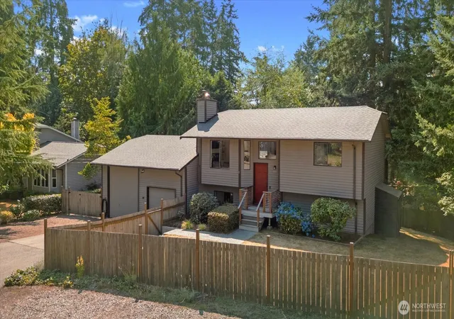 Photo 2 of Single family home for sale at 1511 N Lake Stickney Dr, Lynnwood, WA 98087 | MLS# NWM2570106 | Listing updated on 2026-09-24