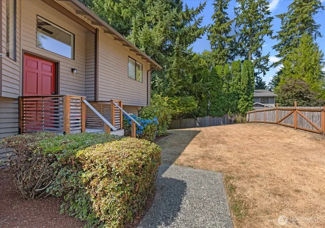 Photo 3 of Single family home for sale at 1511 N Lake Stickney Dr, Lynnwood, WA 98087 | MLS# NWM2570106 | Listing updated on 2026-09-24
