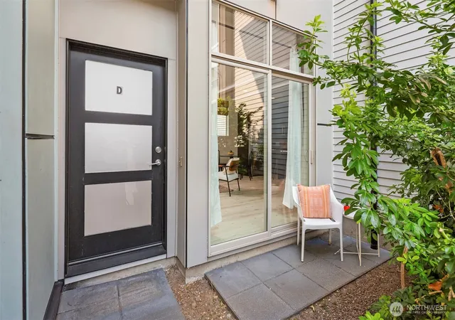 Photo 2 of Townhouse for sale at 918 Martin Luther King Jr Way S #D, Seattle, WA 98144 | MLS# NWM2570112 | Listing updated on 2026-09-30