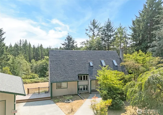 Photo 3 of Single family home for sale at 5724 Ne Puget Beach Rd, Olympia, WA 98516 | MLS# NWM2570138 | Listing updated on 2026-10-01