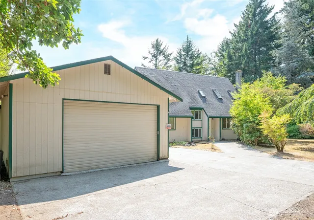 Photo 3 of Single family home for sale at 5724 NE Puget Beach Rd, Olympia, WA 98516 | MLS# NWM2570138 | Listing updated on 2026-10-01