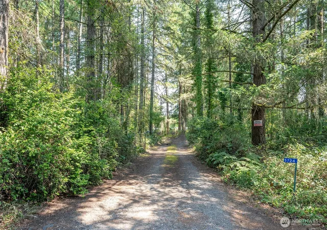 Photo 4 of Single family home for sale at 5724 NE Puget Beach Rd, Olympia, WA 98516 | MLS# NWM2570138 | Listing updated on 2026-10-01