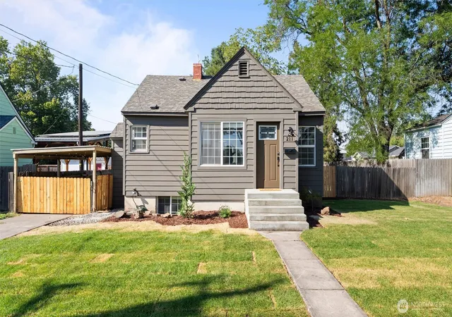 Photo 1 of Single family home for sale at 211 Se 4th Street, College Place, WA 99324 | MLS# NWM2570139 | Listing updated on 2026-09-29