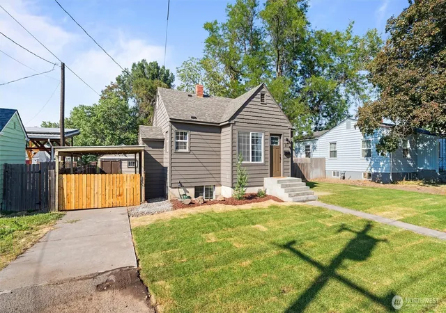 Photo 2 of Single family home for sale at 211 Se 4th Street, College Place, WA 99324 | MLS# NWM2570139 | Listing updated on 2026-09-29