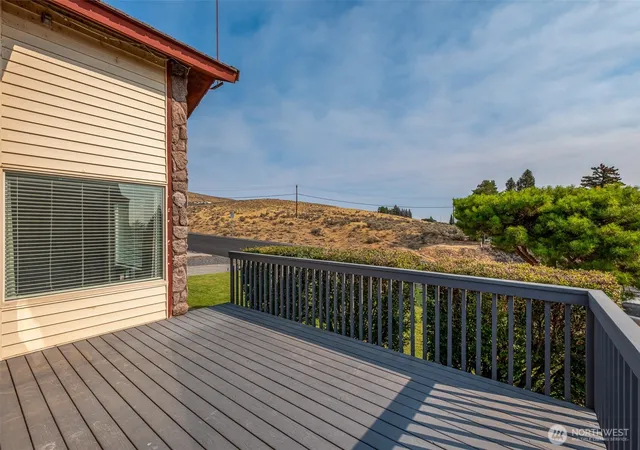 Photo 4 of Single family home for sale at 315 Maringo Rd, Ephrata, WA 98823 | MLS# NWM2570155 | Listing updated on 2026-09-30