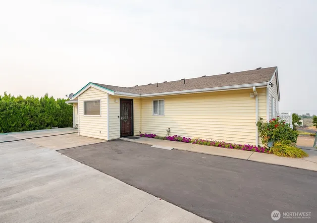 Photo 2 of Single family home for sale at 7239 Bayview Ave, Othello, WA 99344 | MLS# NWM2570267 | Listing updated on 2026-09-23