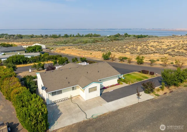 Photo 3 of Single family home for sale at 7239 Bayview Ave, Othello, WA 99344 | MLS# NWM2570267 | Listing updated on 2026-09-23