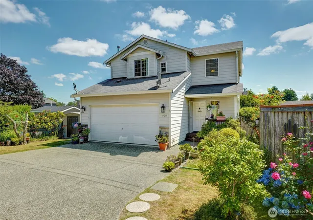 Photo 2 of Sale Pending at 929 149th Place Sw, Lynnwood, WA 98087 | MLS# NWM2570453 | Listing updated on 2026-10-02