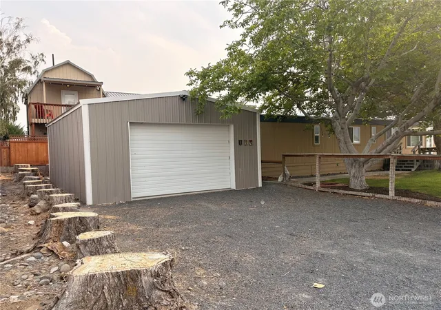 Photo 4 of Manufactured home for sale at 785 Chukar Pl SW, Quincy, WA 98848 | MLS# NWM2570458 | Listing updated on 2026-09-23