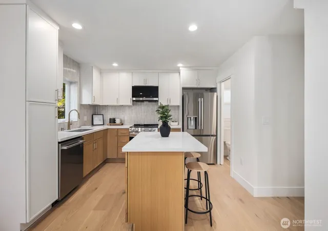 Photo 3 of Condo for sale at 12040 5Th Ave Ne, Seattle, WA 98125 | MLS# NWM2570490 | Listing updated on 2026-09-23