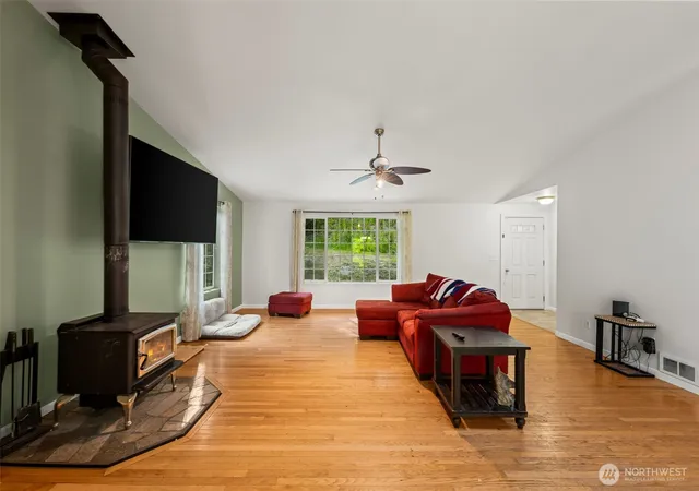 Photo 3 of Single family home for sale at 600 E Probert Rd, Shelton, WA 98584 | MLS# NWM2570503 | Listing updated on 2026-09-30