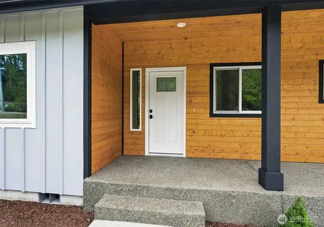 Photo 3 of Single family home for sale at 740 E Lakeshore Dr, Shelton, WA 98584 | MLS# NWM2570515 | Listing updated on 2026-09-23
