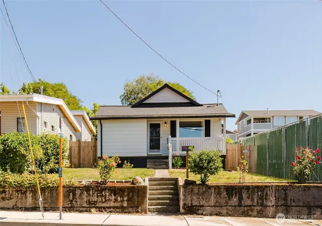 Photo 1 of Single family home for sale at 1112 Perry Ave, Bremerton, WA 98310 | MLS# NWM2570550 | Listing updated on 2026-09-23