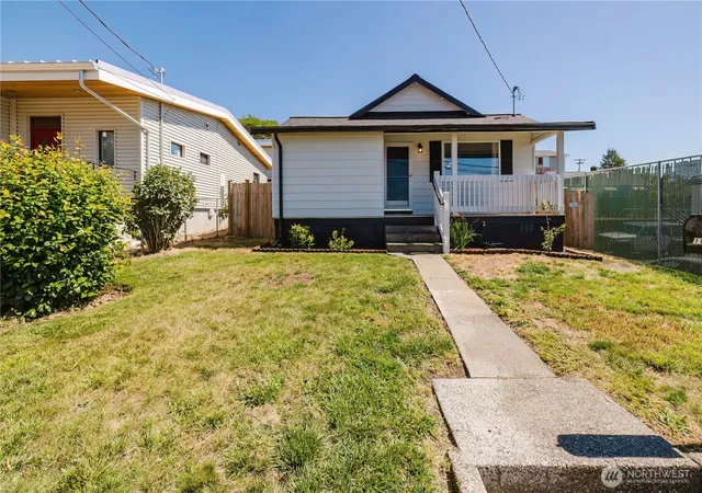 Photo 3 of Single family home for sale at 1112 Perry Ave, Bremerton, WA 98310 | MLS# NWM2570550 | Listing updated on 2026-09-23