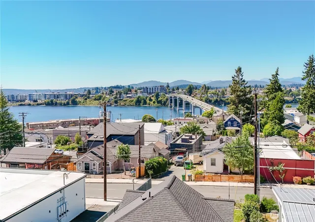 Photo 4 of Single family home for sale at 1112 Perry Ave, Bremerton, WA 98310 | MLS# NWM2570550 | Listing updated on 2026-09-23