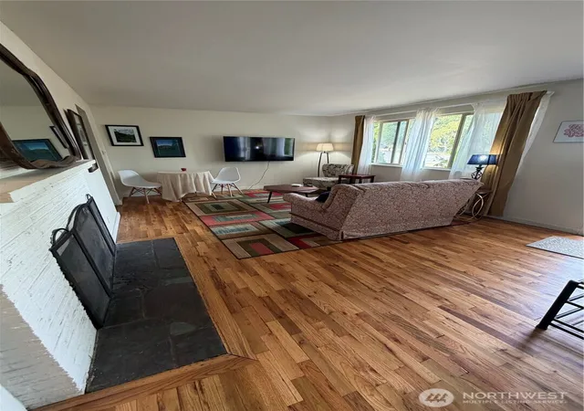 Photo 4 of Condo for sale at 9626 Renton Ave S #B, Seattle, WA 98118 | MLS# NWM2570573 | Listing updated on 2026-09-23