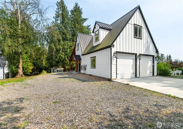 Photo 2 of Sale Pending at 810 H St Rd, Lynden, WA 98264 | MLS# NWM2570597 | Listing updated on 2026-09-21