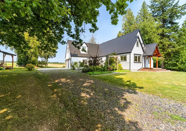 Photo 3 of Sale Pending at 810 H St Rd, Lynden, WA 98264 | MLS# NWM2570597 | Listing updated on 2026-09-21