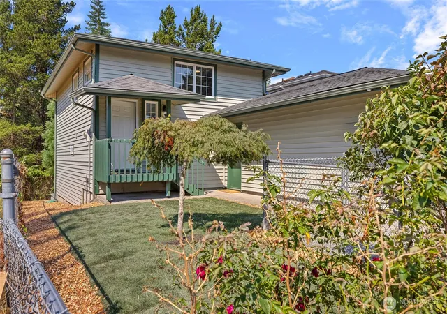 Photo 1 of Townhouse for sale at 9122 11th Place W, Everett, WA 98204 | MLS# NWM2570598 | Listing updated on 2026-09-23