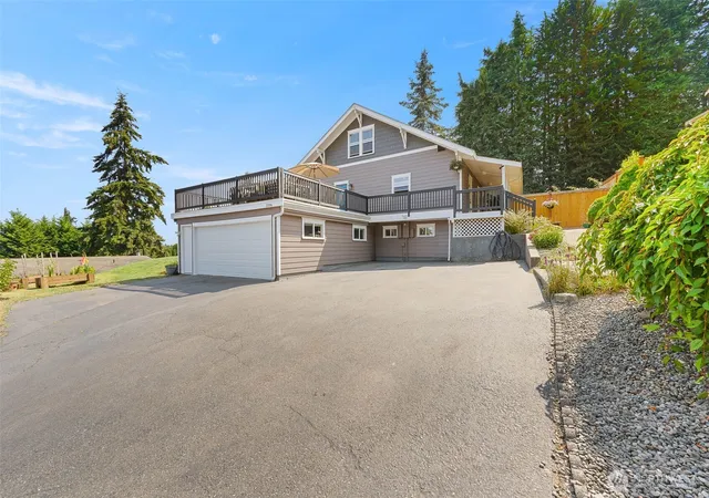 Photo 2 of Single family home for sale at 1106 Sumner Ln, Everett, WA 98203 | MLS# NWM2570608 | Listing updated on 2026-09-24