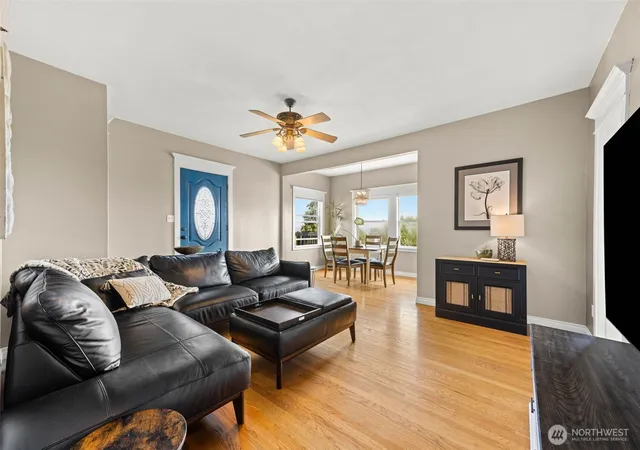 Photo 3 of Single family home for sale at 1106 Sumner Ln, Everett, WA 98203 | MLS# NWM2570608 | Listing updated on 2026-09-24
