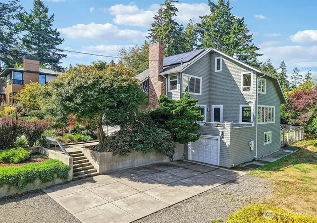 Photo 2 of Single family home for sale at 2021 Walnut St, Port Townsend, WA 98368 | MLS# NWM2570655 | Listing updated on 2026-10-01
