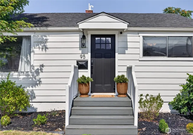 Photo 2 of Single family home for sale at 95 Fuller St, Wenatchee, WA 98801 | MLS# NWM2570723 | Listing updated on 2026-09-24