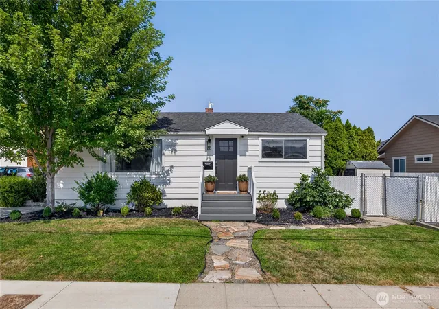 Photo 1 of Single family home for sale at 95 Fuller St, Wenatchee, WA 98801 | MLS# NWM2570723 | Listing updated on 2026-09-24