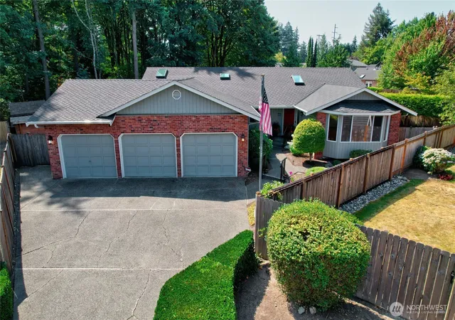 Photo 3 of Sale Pending at 4710 Se 123rd St, Everett, WA 98208 | MLS# NWM2570837 | Listing updated on 2026-09-11