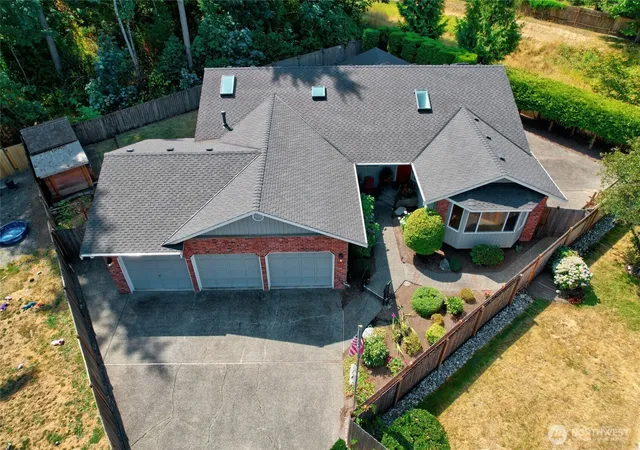 Photo 3 of Sale Pending at 4710 Se 123Rd St, Everett, WA 98208 | MLS# NWM2570837 | Listing updated on 2026-09-11