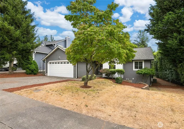 Photo 3 of Sale Pending at 21642 117th Pl Se, Kent, WA 98031 | MLS# NWM2570891 | Listing updated on 2026-09-26