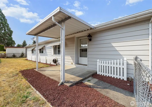 Photo 4 of Manufactured home for sale at 5305 Yakima Ln SE, Lacey, WA 98503 | MLS# NWM2570892 | Listing updated on 2026-09-30