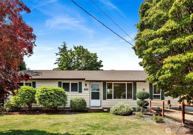 Photo 2 of Sale Pending at 13176 Avon Allen Rd, Mount Vernon, WA 98273 | MLS# NWM2570905 | Listing updated on 2026-09-23