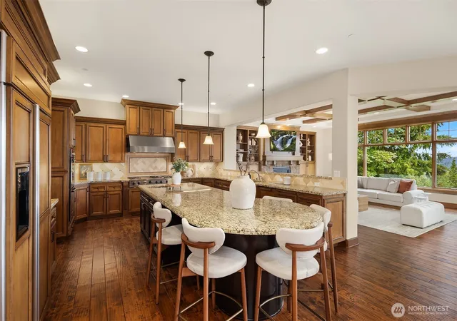 Photo 3 of Single family home for sale at 522 Timber Creek Dr Nw, Issaquah, WA 98027 | MLS# NWM2570937 | Listing updated on 2026-09-30