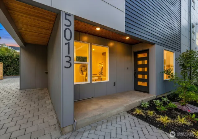 Photo 2 of Sale Pending at 5013 Fauntleroy Way Sw, Seattle, WA 98136 | MLS# NWM2571062 | Listing updated on 2026-09-11