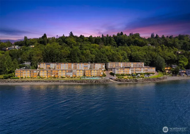 Condo for sale at 10203 47th Avenue SW #B8, Seattle, WA 98146 | MLS# NWM2571069