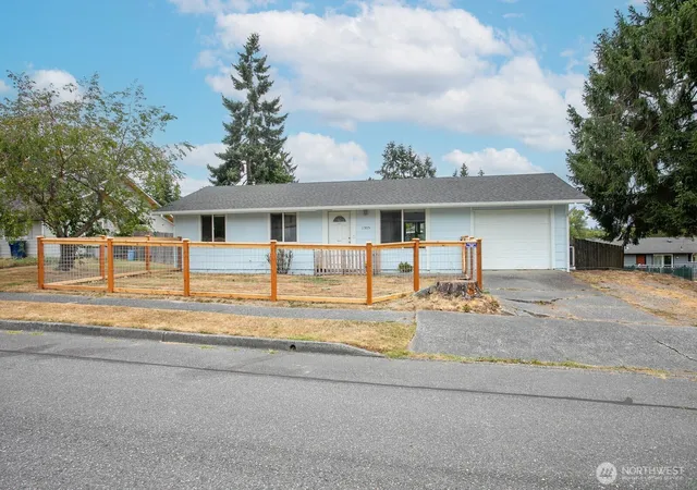 Photo 1 of Single family home for sale at 1905 E Belair Dr, Mount Vernon, WA 98273 | MLS# NWM2571099 | Listing updated on 2026-10-01